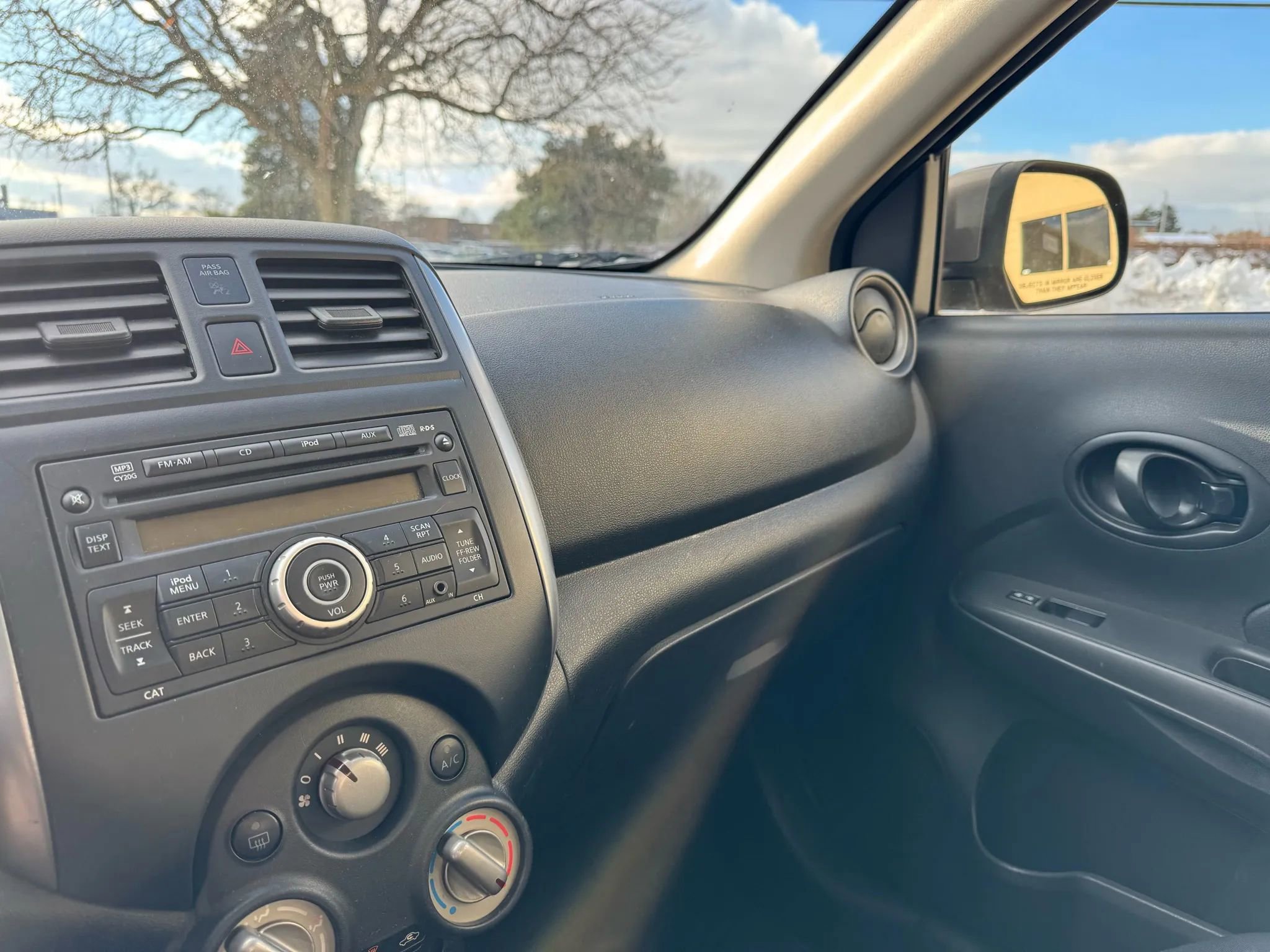 Used 2012 Nissan Versa SV w/ Convenience Pkg image 19