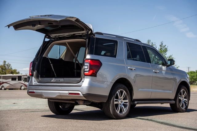 Used 2024 Ford Expedition Limited RWD image 5