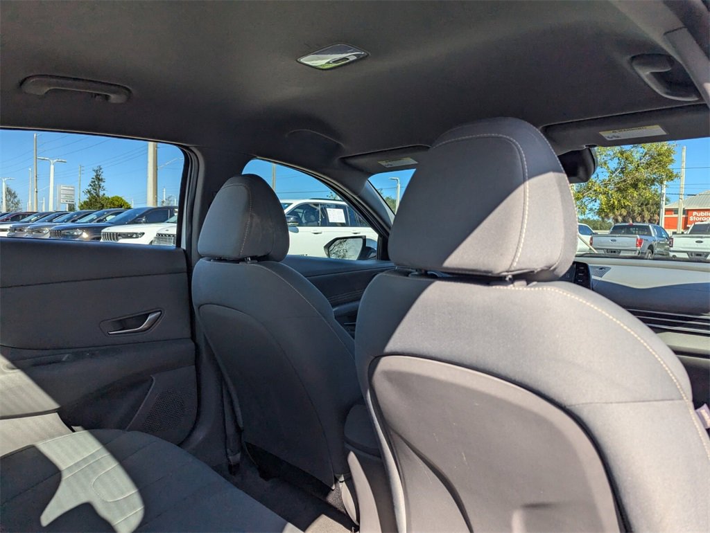 Used 2021 Hyundai Elantra SEL w/ Convenience Package image 12