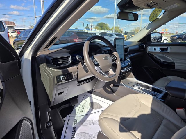 Used 2022 Ford Explorer Platinum w/ Equipment Group 601A image 2