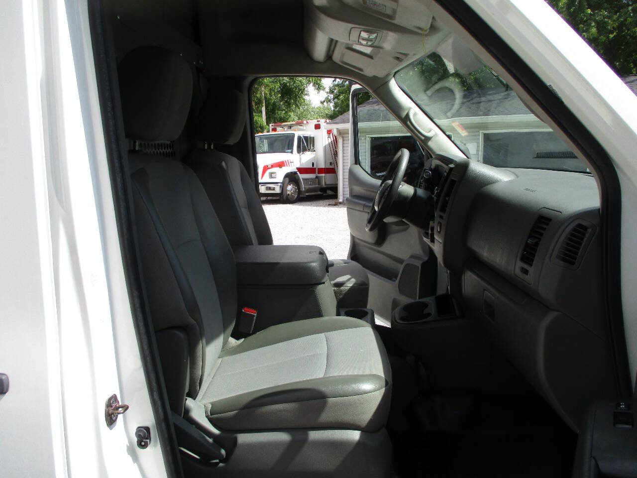 Used 2017 Nissan NV 2500 SV w/ Technology Package RWD image 12