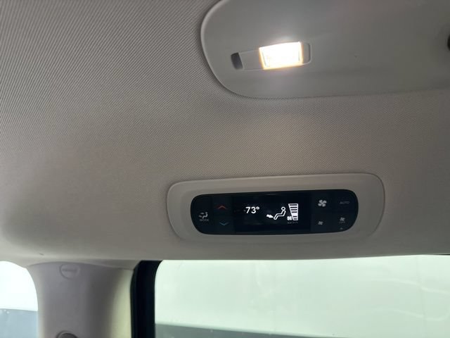 Used 2024 Chrysler Pacifica Touring-L FWD image 39