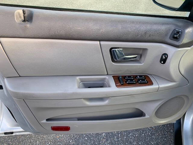 Used 2003 Ford Taurus SEL image 25
