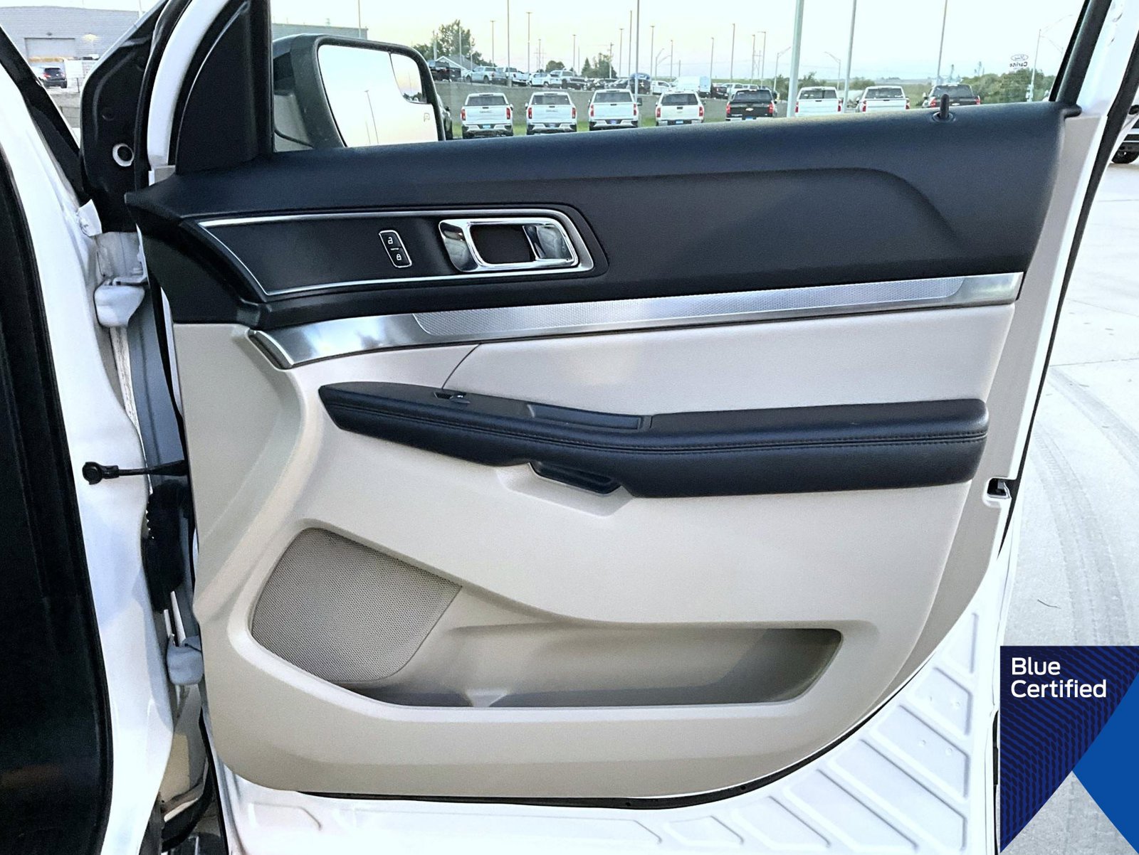 Certified 2018 Ford Explorer XLT w/ Equipment Group 202A AWD/4WD image 18
