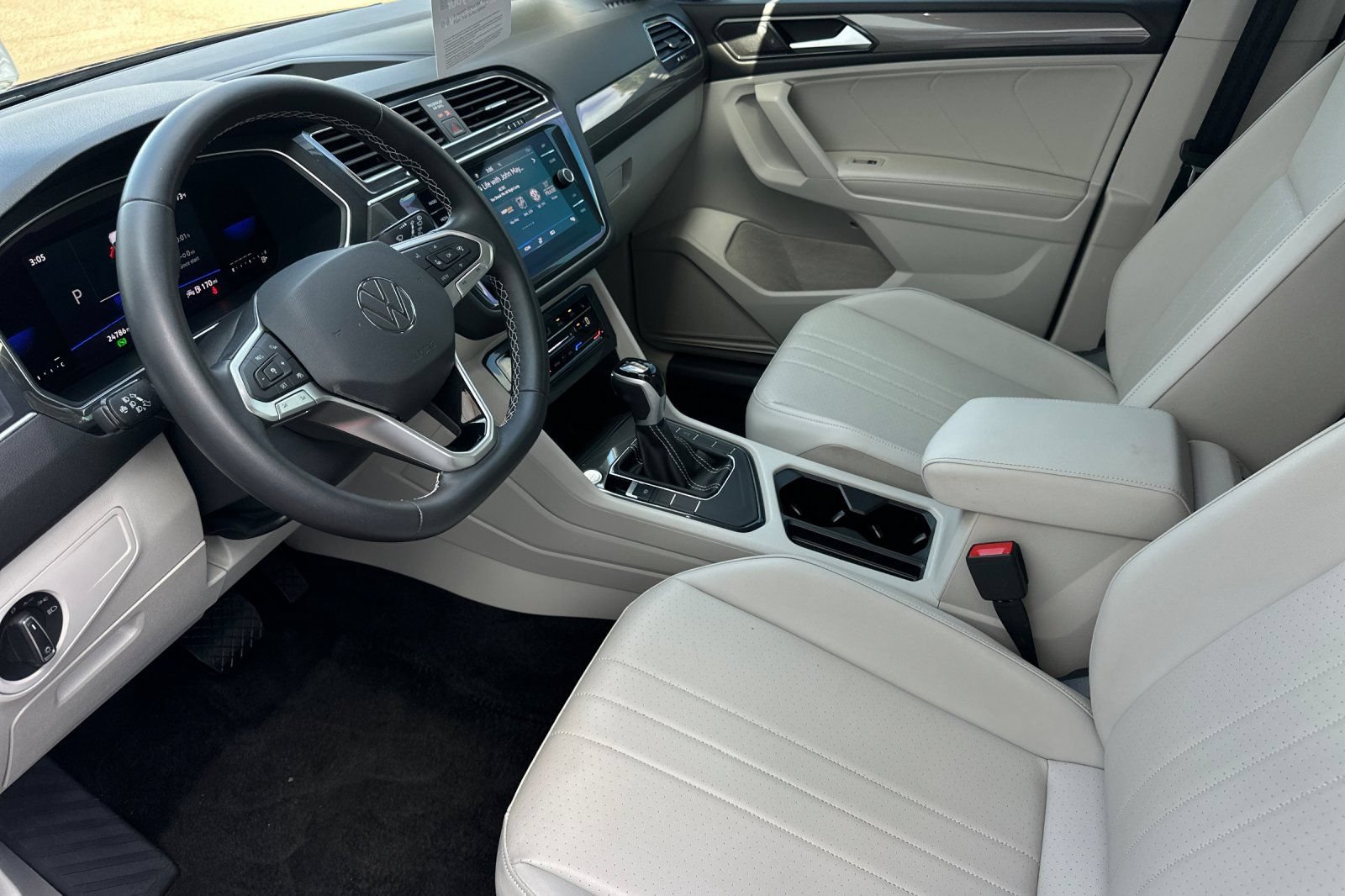 Used 2023 Volkswagen Tiguan SE FWD image 10