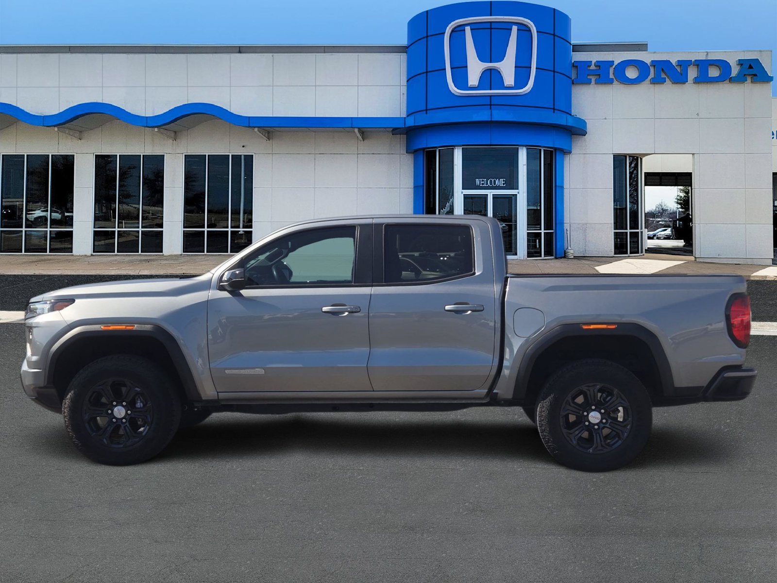 Used 2024 GMC Canyon Elevation w/ Convenience Package RWD image 3