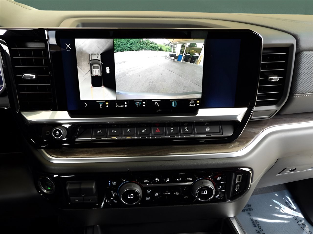 Used 2022 Chevrolet Silverado 1500 LTZ image 22