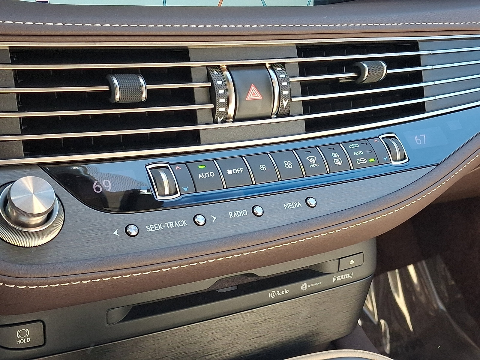 Used 2019 Lexus LS 500 AWD w/ Accessory Package (Z1) image 17