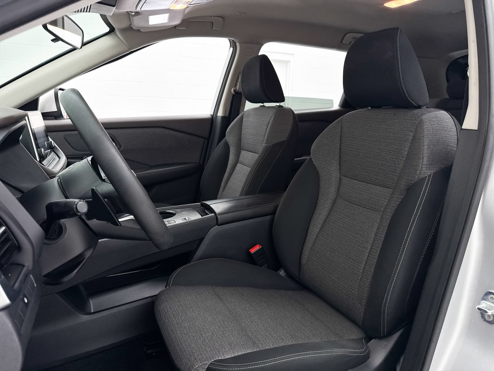 Used 2022 Nissan Rogue SV FWD image 18
