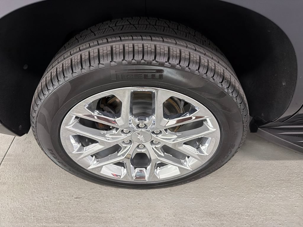 Used 2023 Chevrolet Tahoe LT w/ Luxury Package RWD image 5