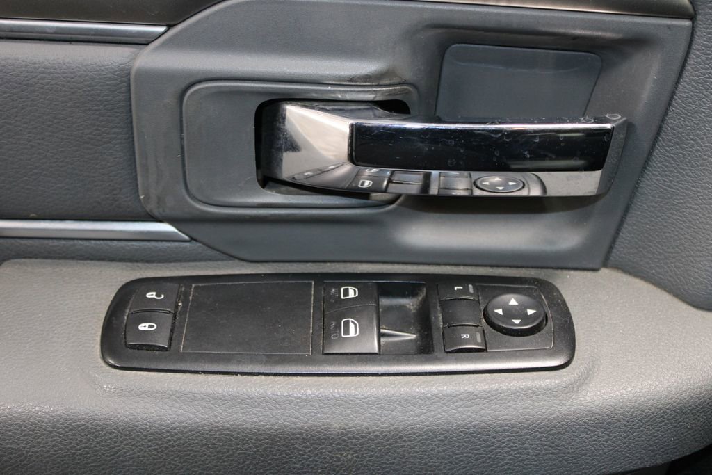 Used 2015 RAM 1500 Express RWD image 41