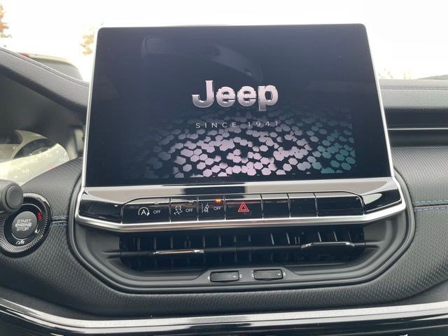 New 2026 Jeep Compass Latitude AWD/4WD image 17