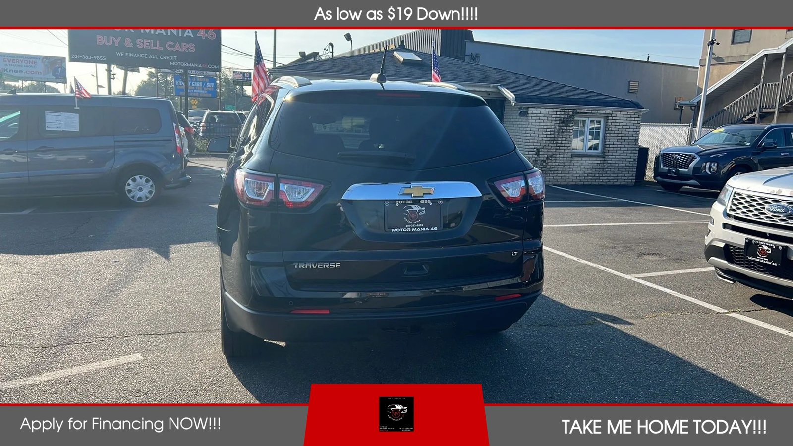 Used 2017 Chevrolet Traverse LT w/ Traveler's Package FWD image 3