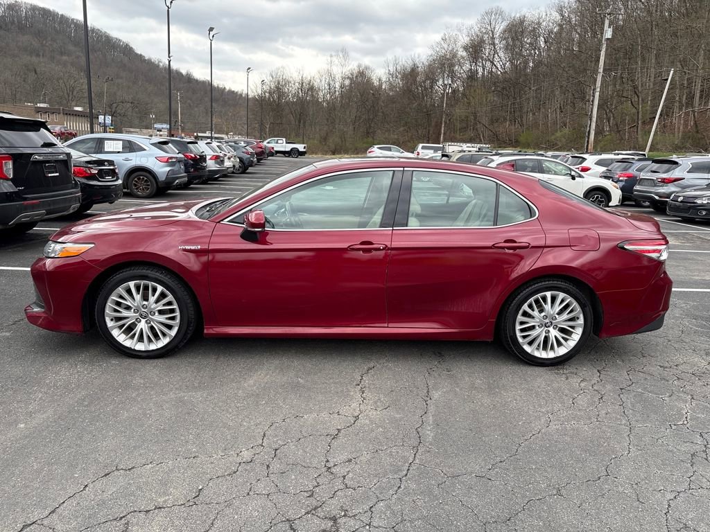 Used 2020 Toyota Camry XLE w/ Sunroof Package image 2