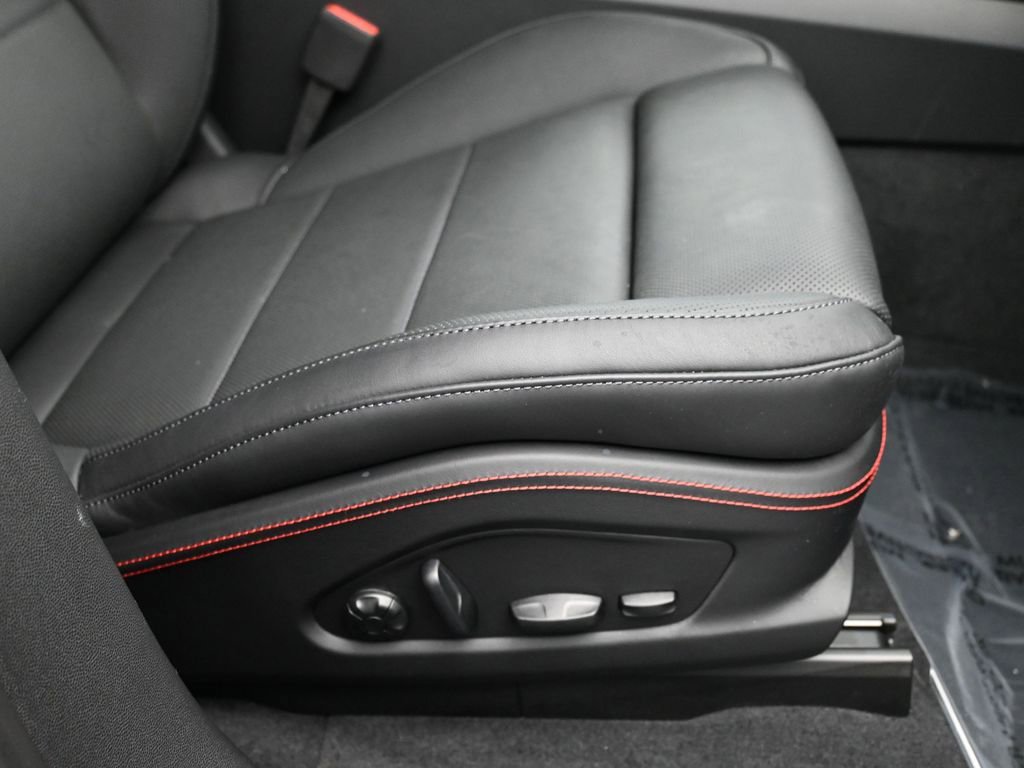 Certified 2024 Porsche Macan 4 Electric image 32