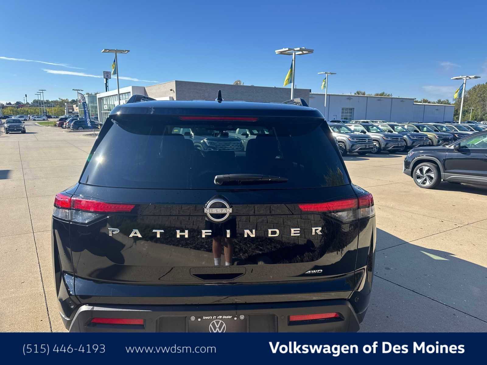 Used 2025 Nissan Pathfinder SV image 5