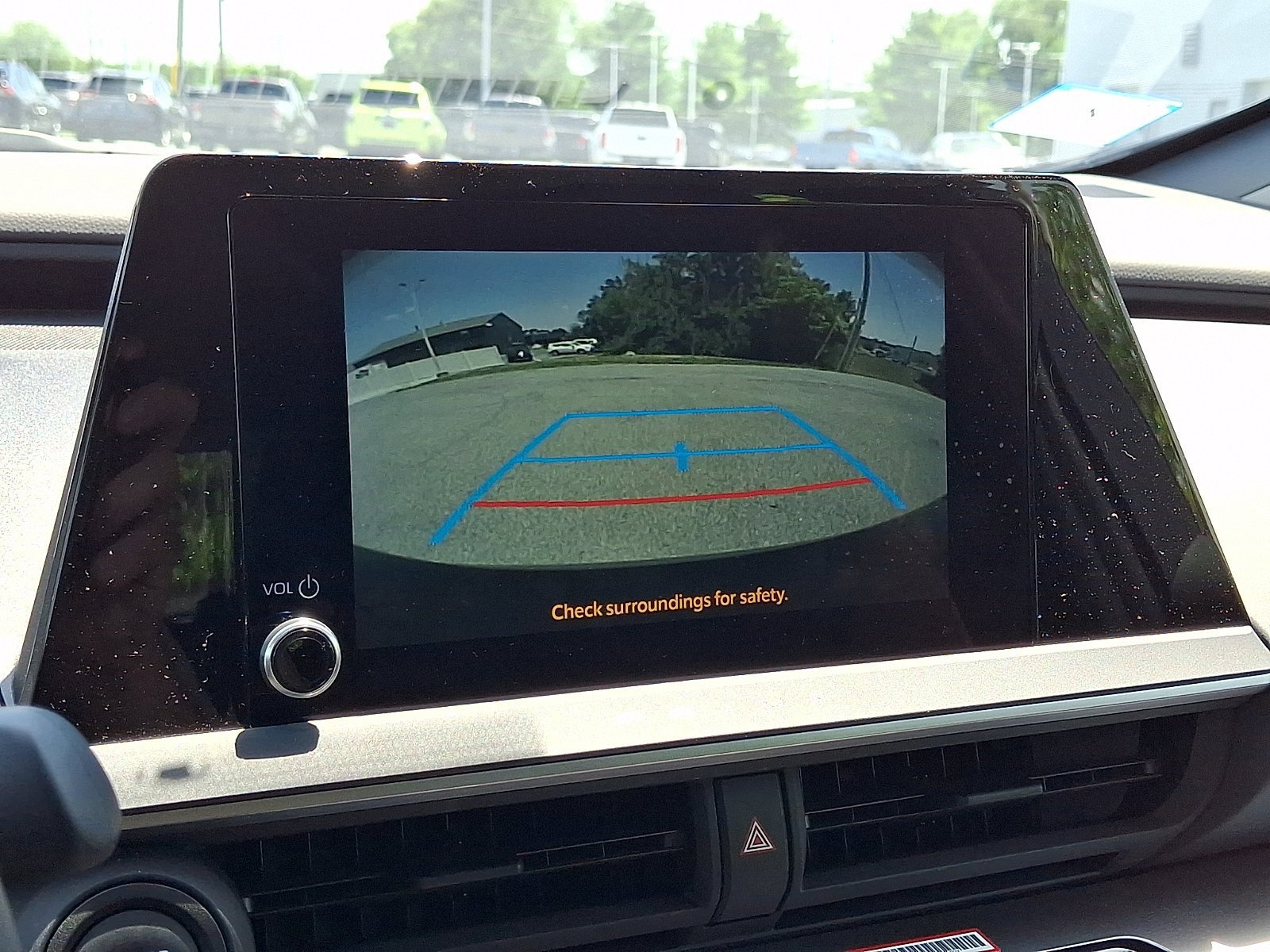 Used 2025 Toyota Prius LE FWD image 19