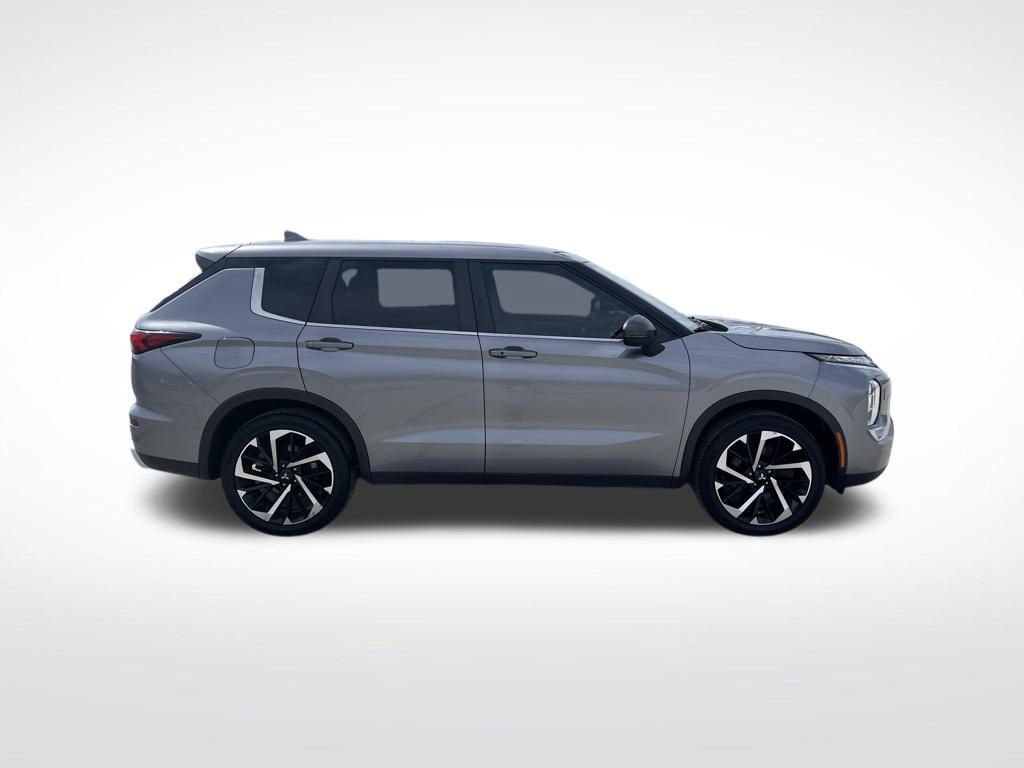 Used 2022 Mitsubishi Outlander SE image 6