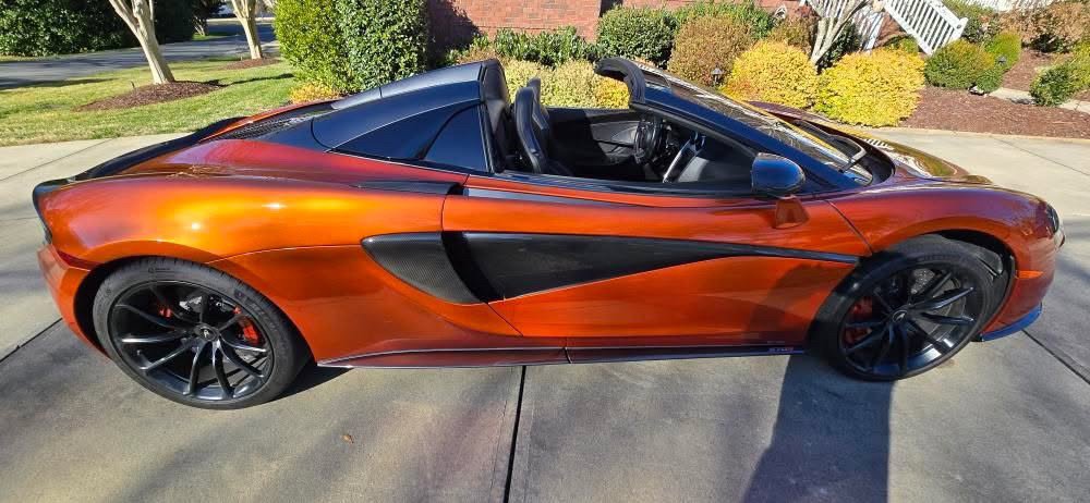 Used 2019 McLaren 570S Spider image 13