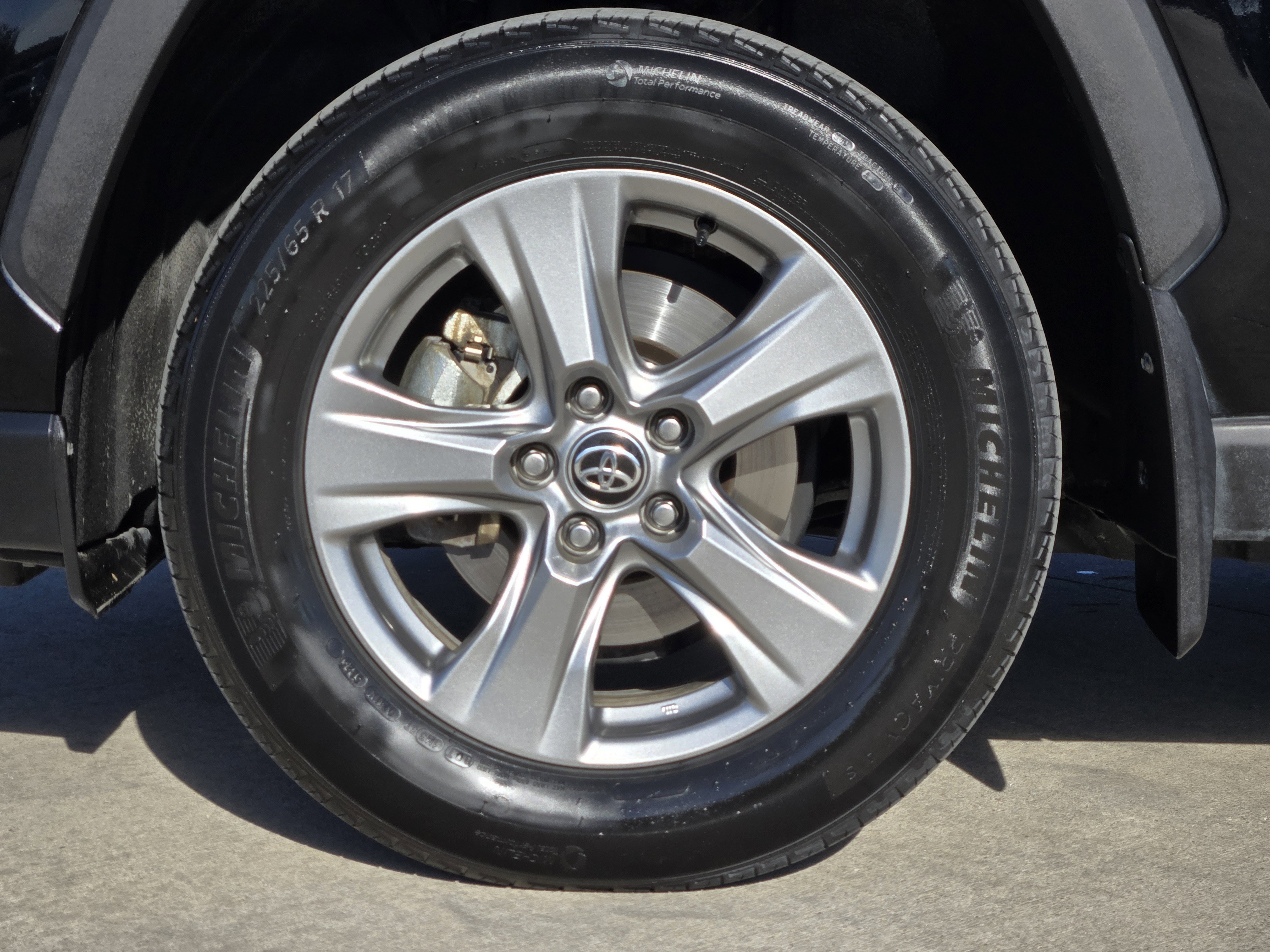 Used 2024 Toyota RAV4 XLE w/ Convenience Package image 16