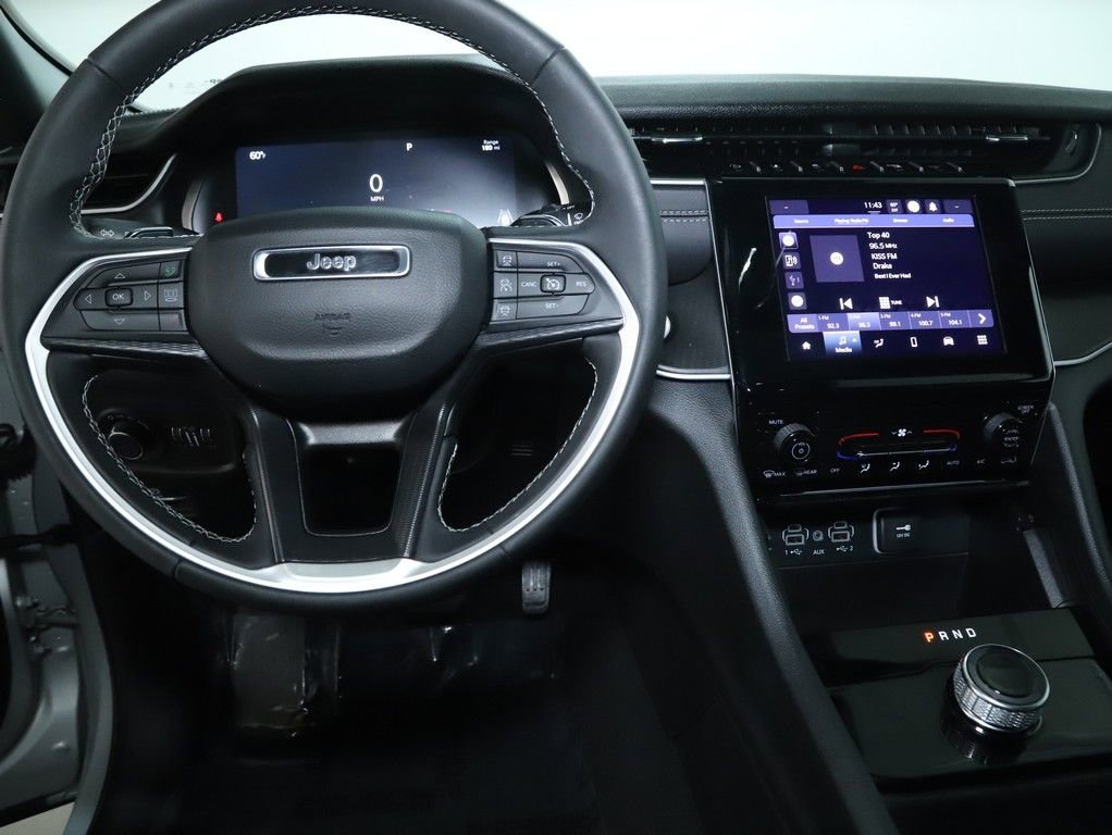 Used 2025 Jeep Grand Cherokee Laredo X image 28