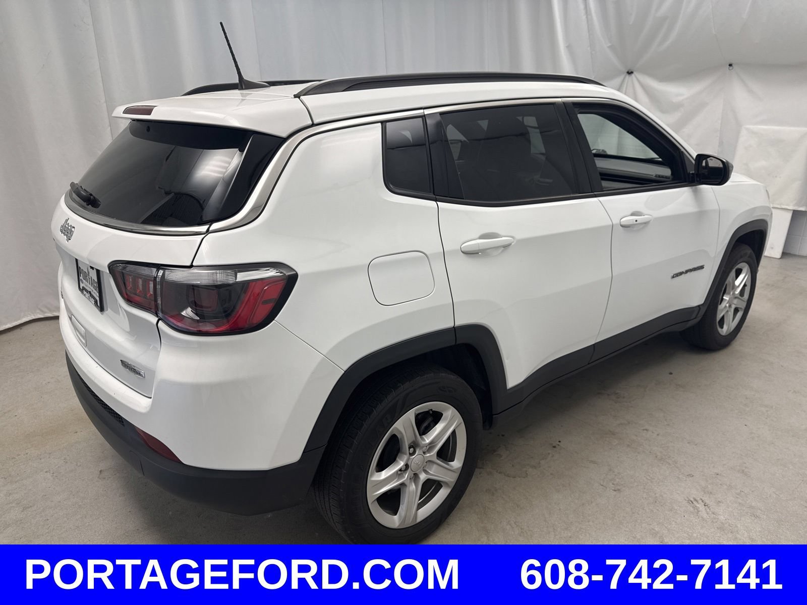 Used 2024 Jeep Compass Latitude AWD/4WD image 2