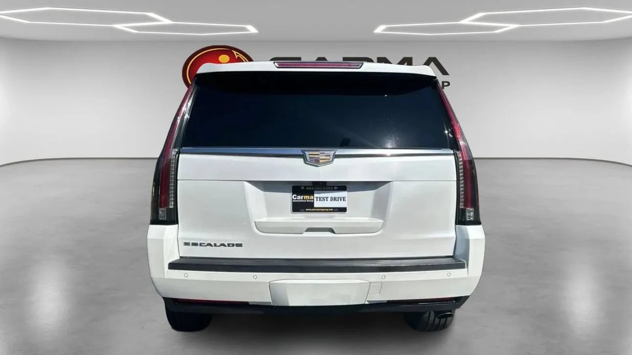 Used 2017 Cadillac Escalade Platinum RWD image 4