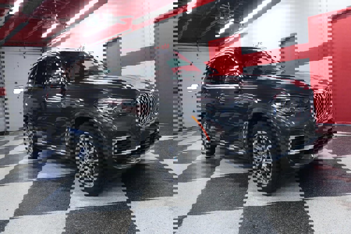 Used 2023 BMW X5 xDrive40i image 2