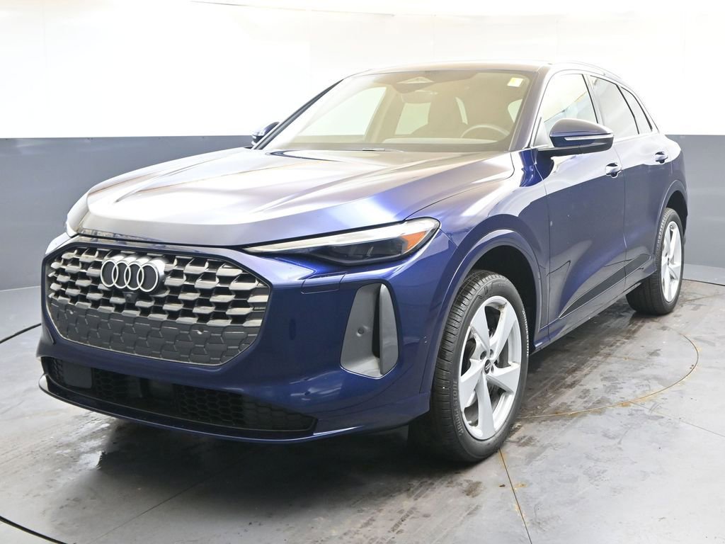 Certified 2025 Audi Q5 Premium Plus w/ Premium Plus image 1