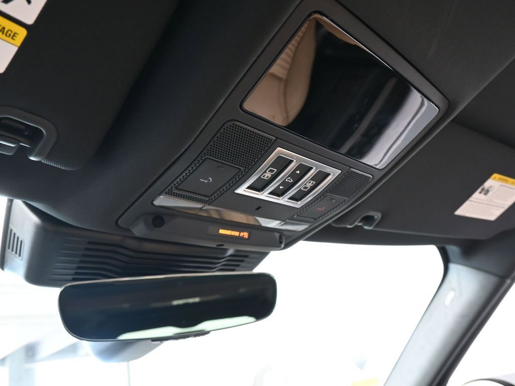 Used 2026 Land Rover Discovery Limited Edition image 29
