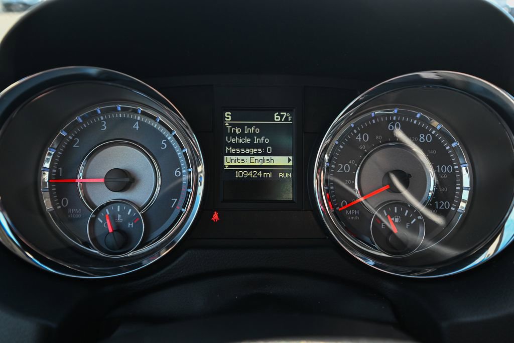 Used 2016 Chrysler Town & Country Touring w/ Driver Convenience Group image 36