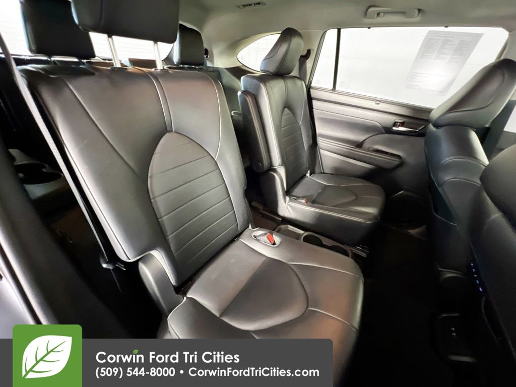 Used 2020 Toyota Highlander XLE AWD/4WD image 18