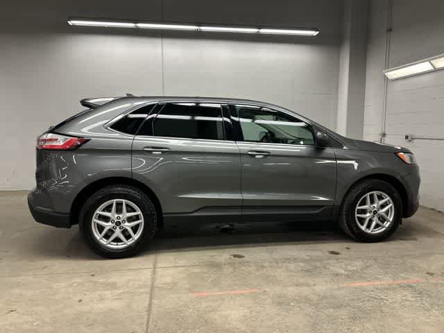 Used 2024 Ford Edge SEL w/ Convenience Package AWD/4WD image 3