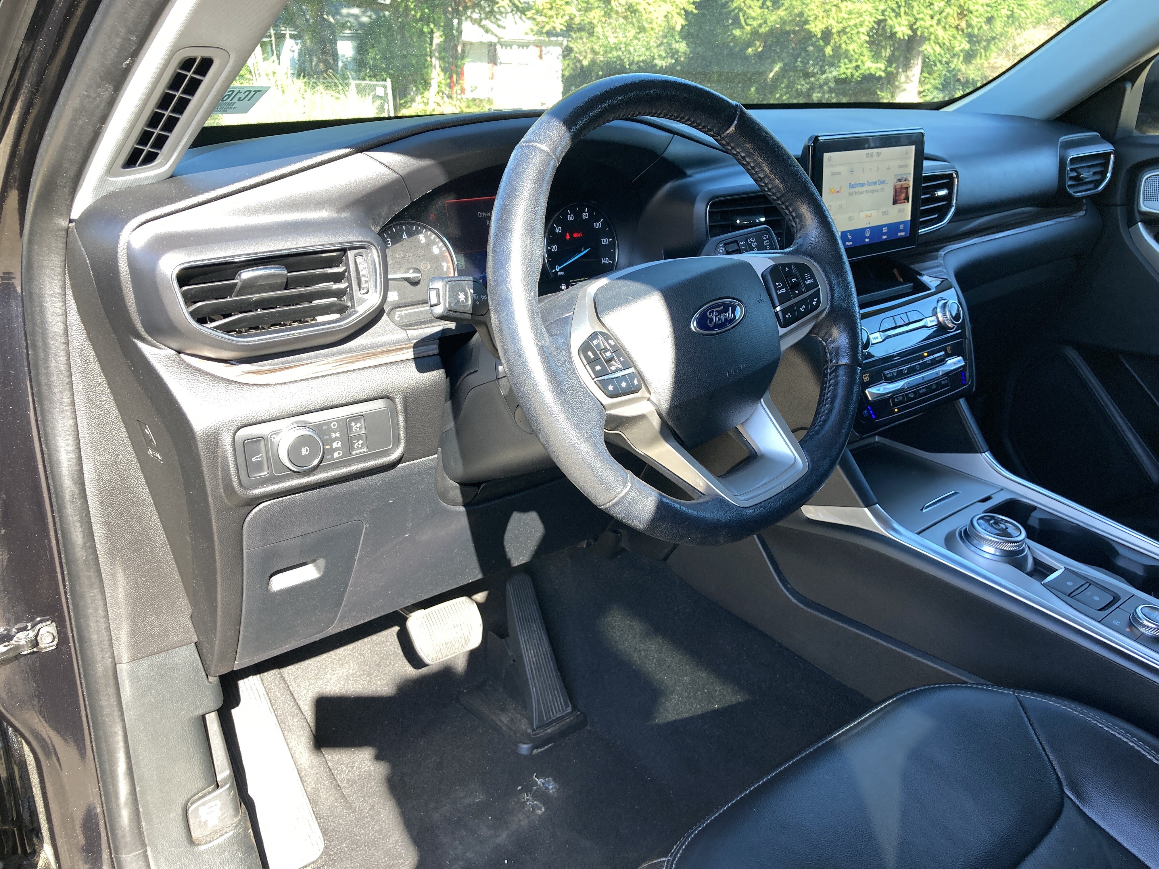 Used 2021 Ford Explorer Limited w/ Equipment Group 301A AWD/4WD image 10