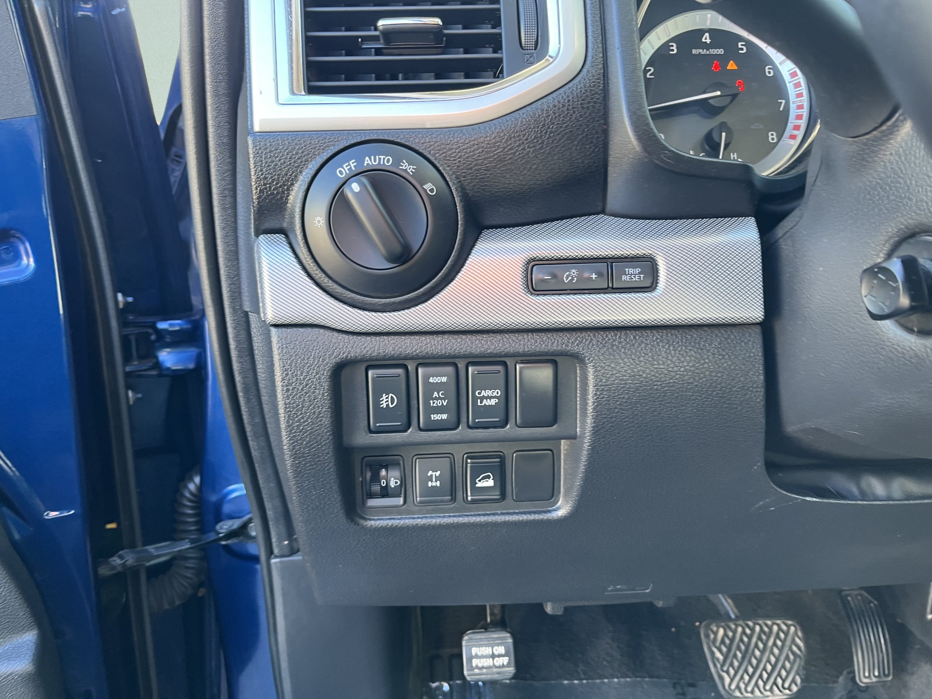 Used 2019 Nissan Titan PRO-4X w/ Pro-4x Convenience Package AWD/4WD image 14