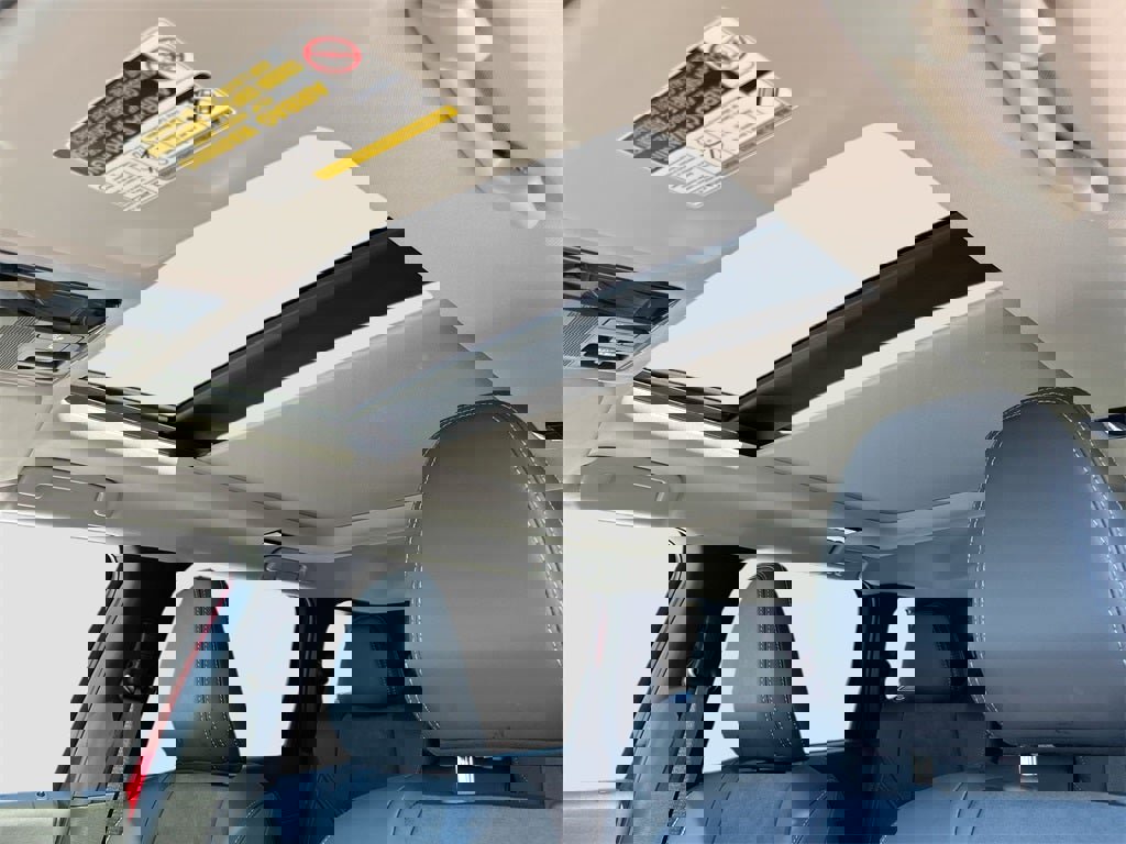 New 2025 Mitsubishi Outlander SE image 23