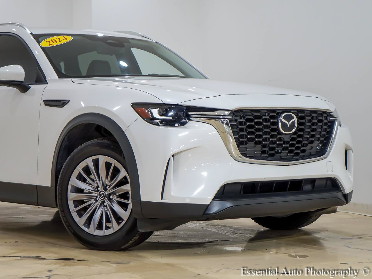 Used 2024 MAZDA CX-90 3.3 Turbo w/ Select Package AWD/4WD image 2