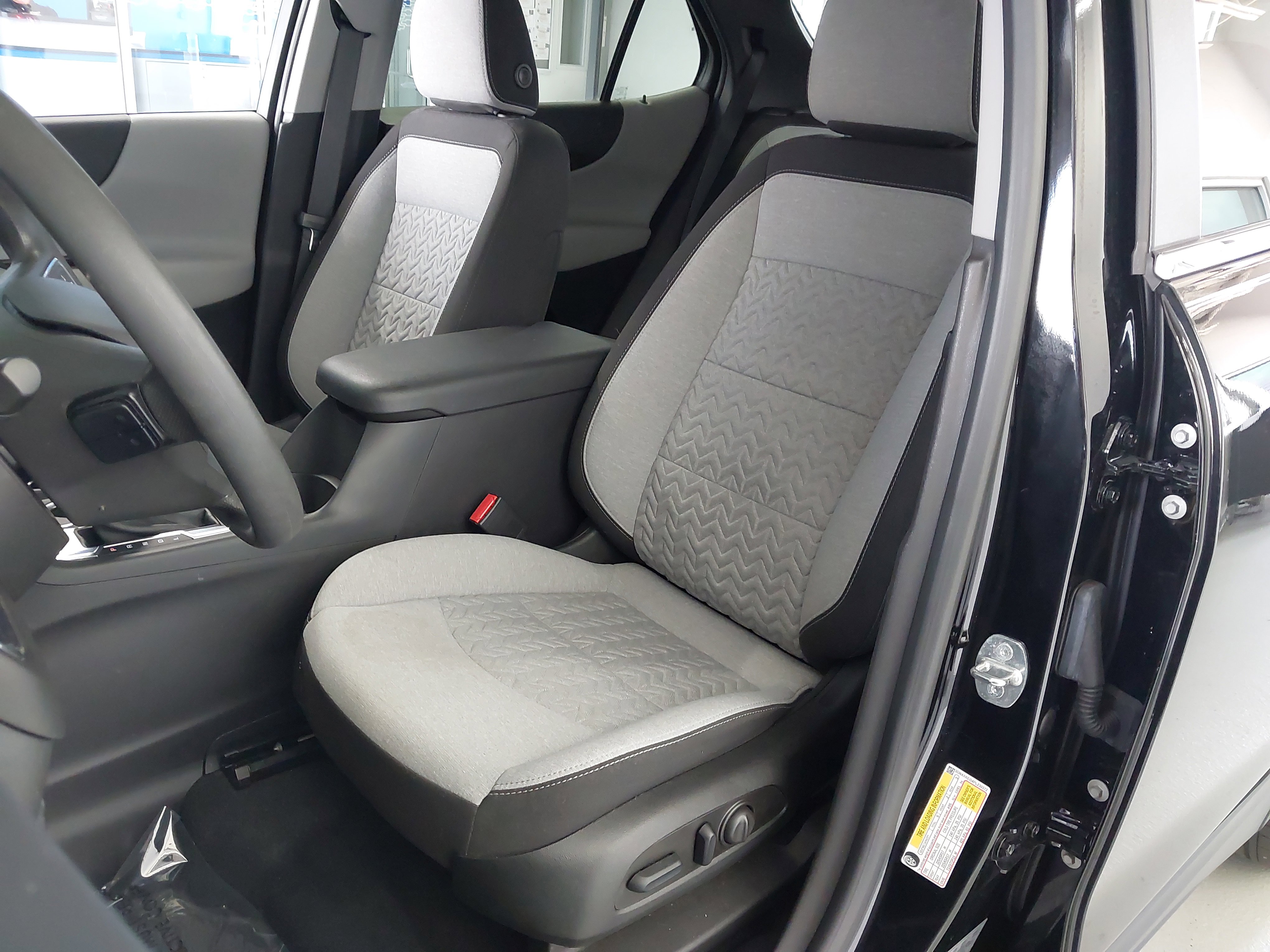 Used 2023 Chevrolet Equinox LT FWD image 23