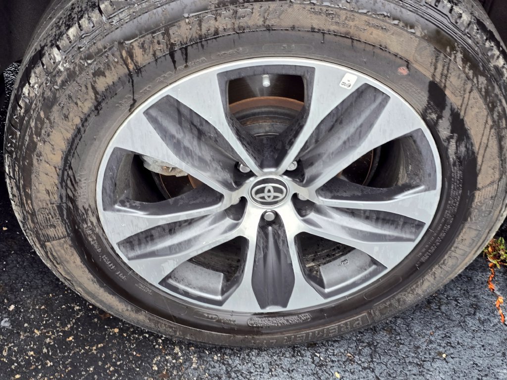Used 2024 Toyota Highlander XLE AWD/4WD image 9