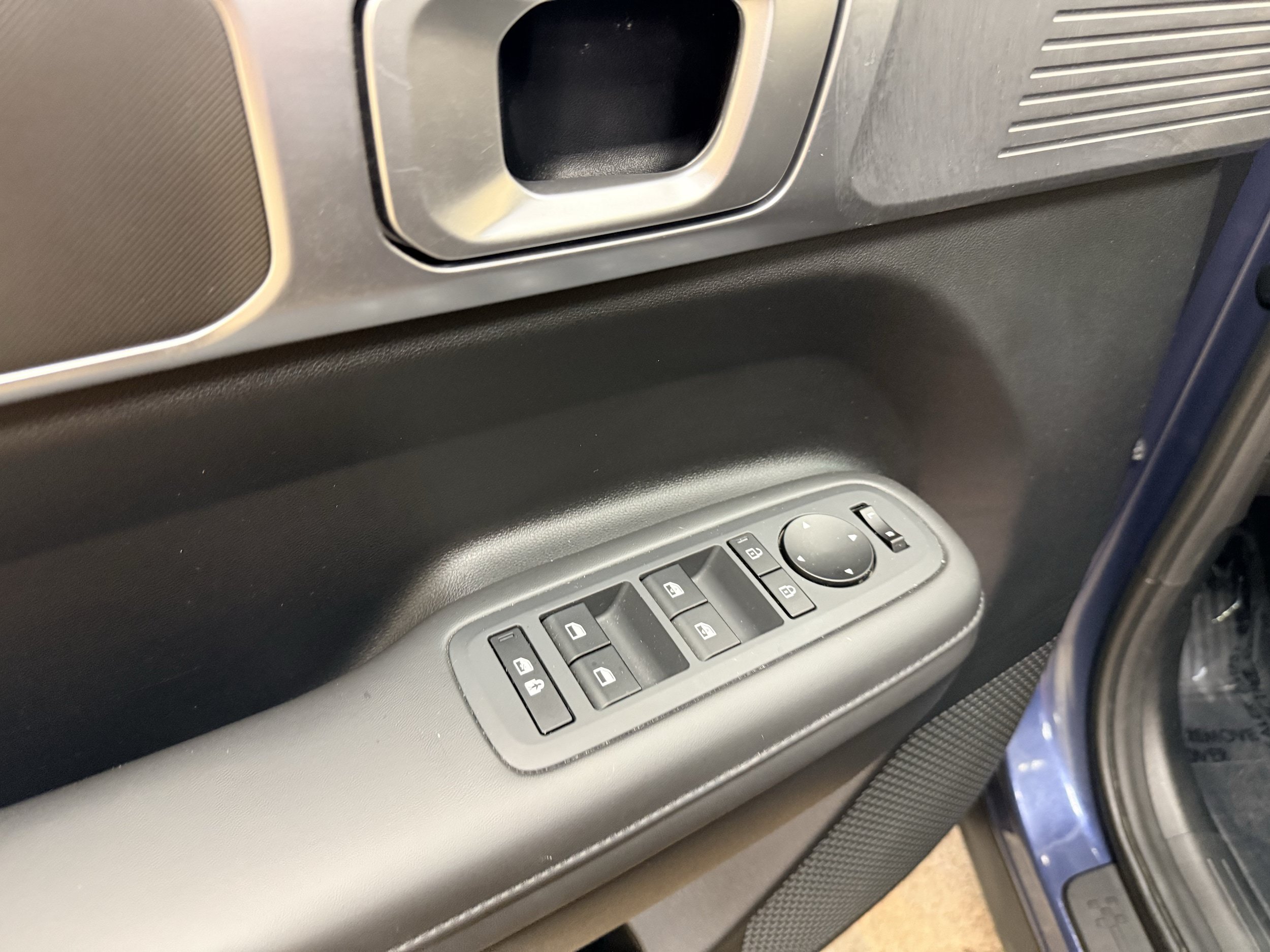 Used 2025 Hyundai Santa Fe SEL AWD/4WD image 23