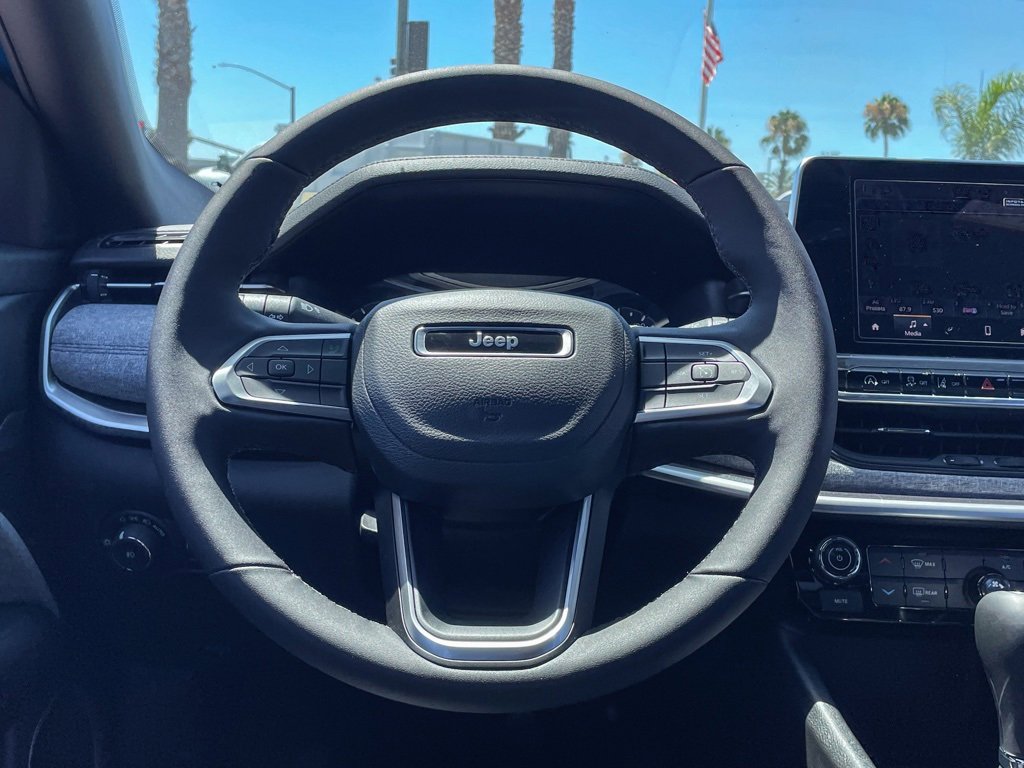 New 2025 Jeep Compass Latitude image 22