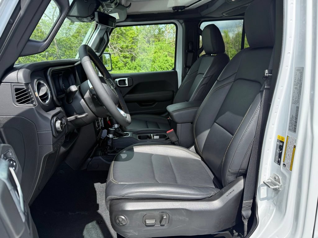 Certified 2024 Jeep Wrangler Unlimited Sahara w/ Technology Group AWD/4WD image 12