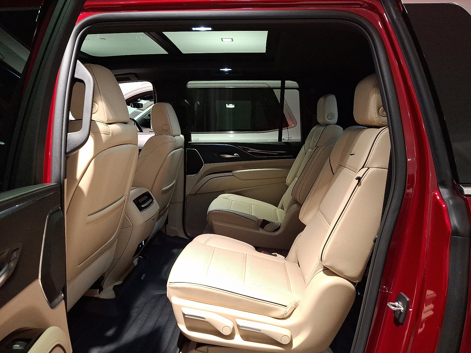 Certified 2023 Cadillac Escalade ESV Premium Luxury w/ Performance Package image 20