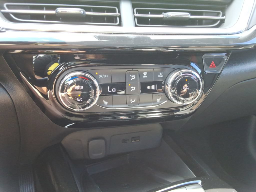 New 2026 Chevrolet Trax RS w/ Sunroof Package FWD image 30