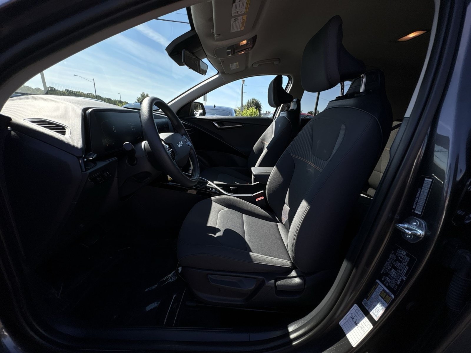 Used 2025 Kia Niro LX FWD image 13