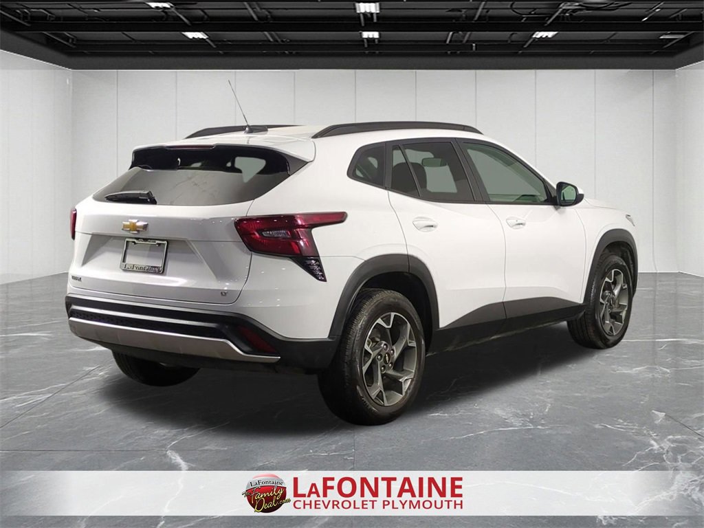 Certified 2025 Chevrolet Trax LT w/ Driver Confidence Package image 8