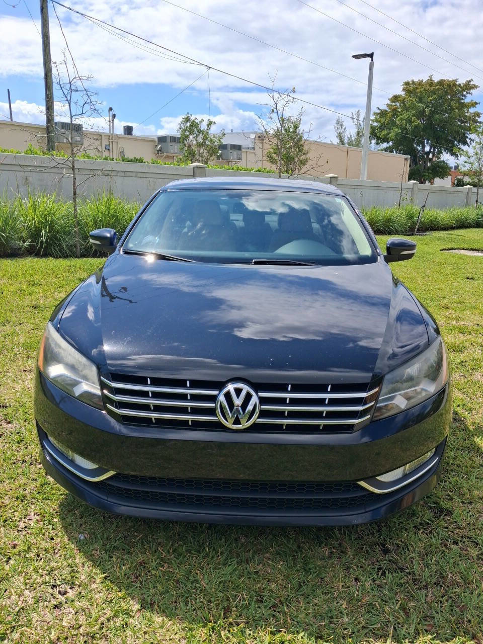 Used 2015 Volkswagen Passat TDI SEL Premium FWD image 3