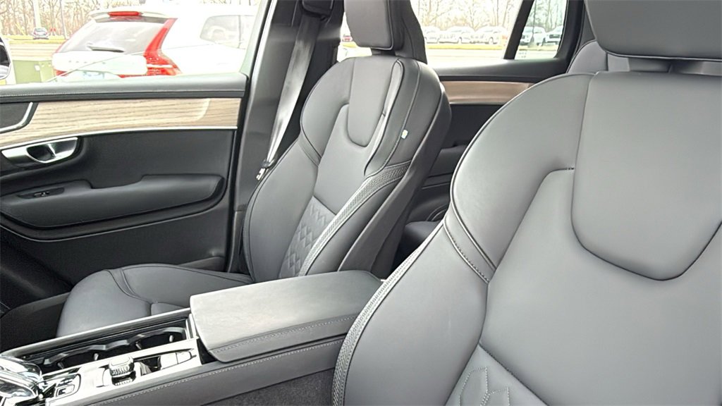 Certified 2025 Volvo XC90 B6 Plus image 23