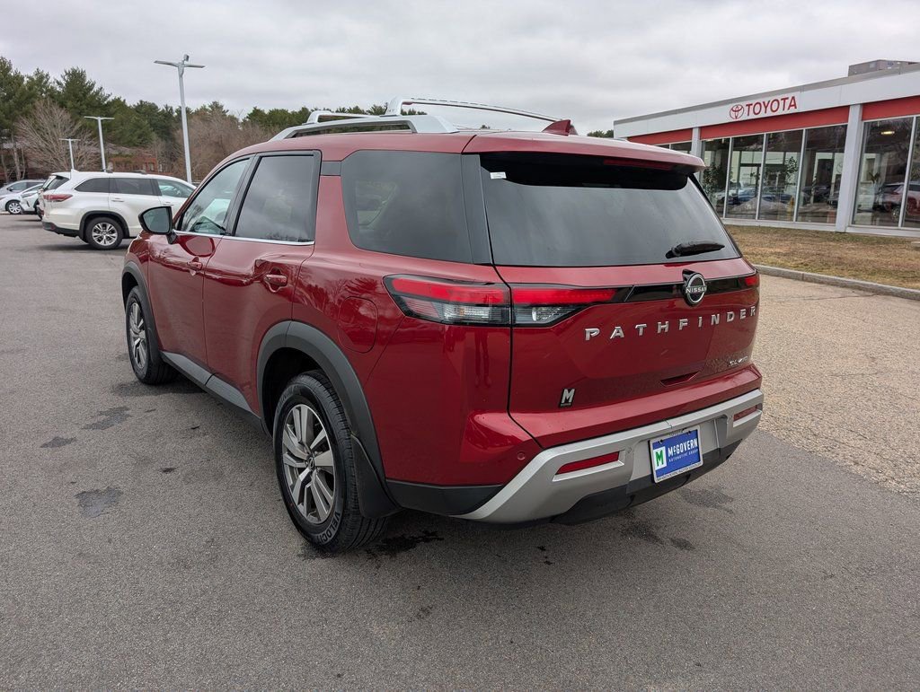 Used 2023 Nissan Pathfinder SL AWD/4WD image 3