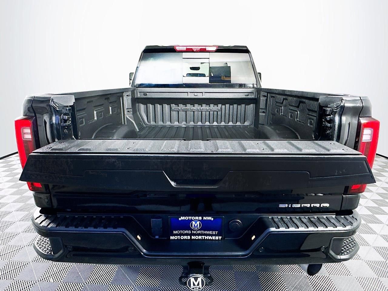 Used 2024 GMC Sierra 3500 Denali w/ Denali Reserve Package image 28